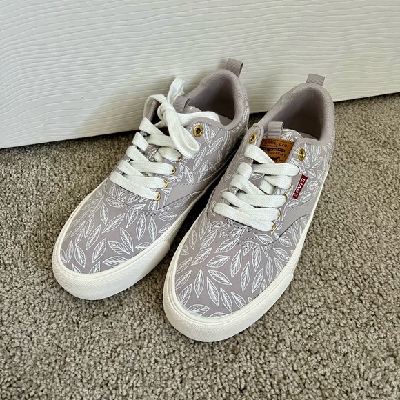 Levis Shoes - Picture 1 of 5